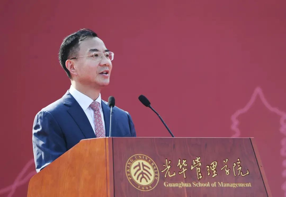 刘烈宏在北大K8官网开学仪式演讲：：让头脑的K8官网照亮工业未来之路